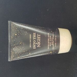 ❣3/25❣ * Bath & Body Works- INTO THE NIGHT Exfoliating Glow Body Scrub